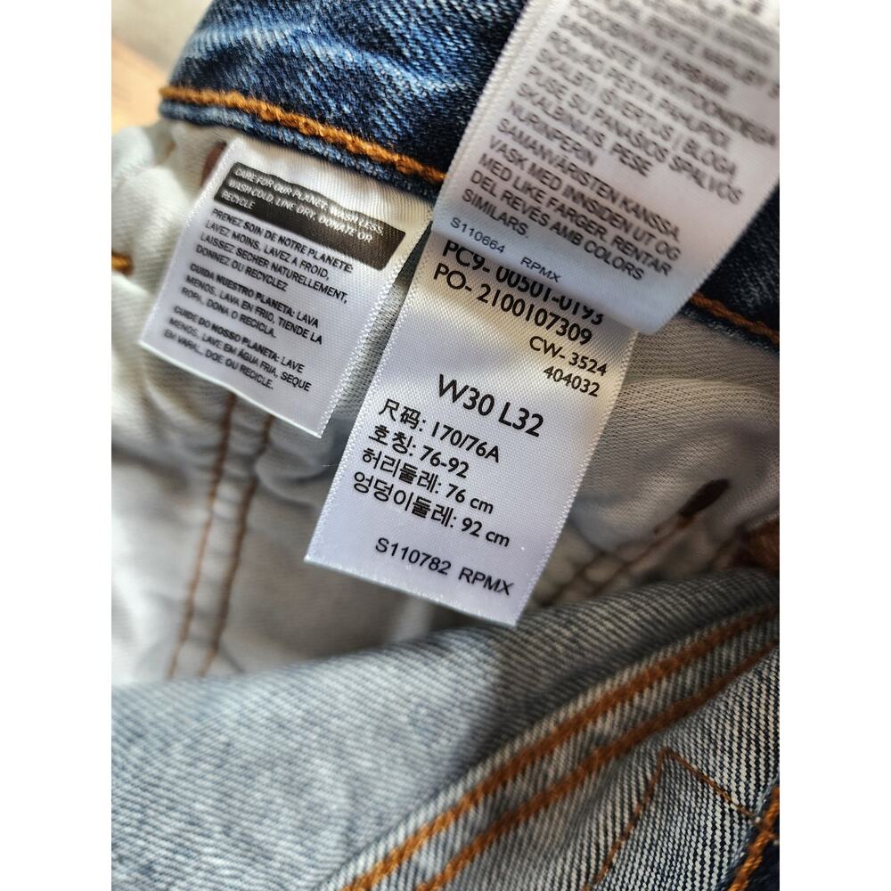 Levi's 501 Original 30x32 NWT Straight Leg Jeans Medium Wash Western Workwear - Picture 6 of 8